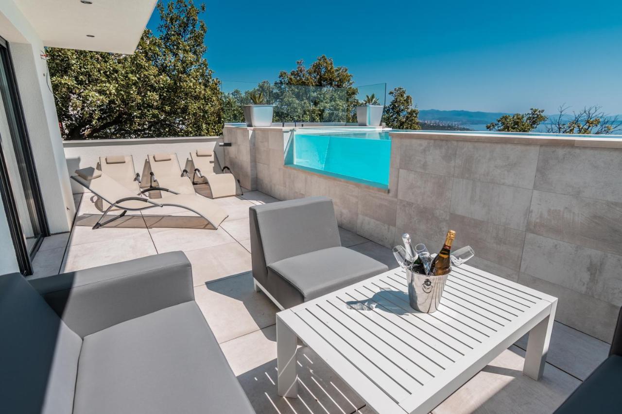 Villa The Boat With Rooftop Pool Matulji Extérieur photo