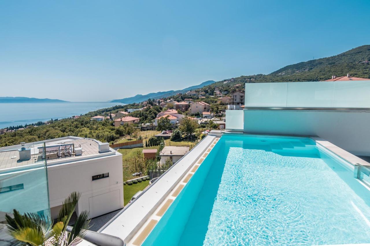 Villa The Boat With Rooftop Pool Matulji Extérieur photo